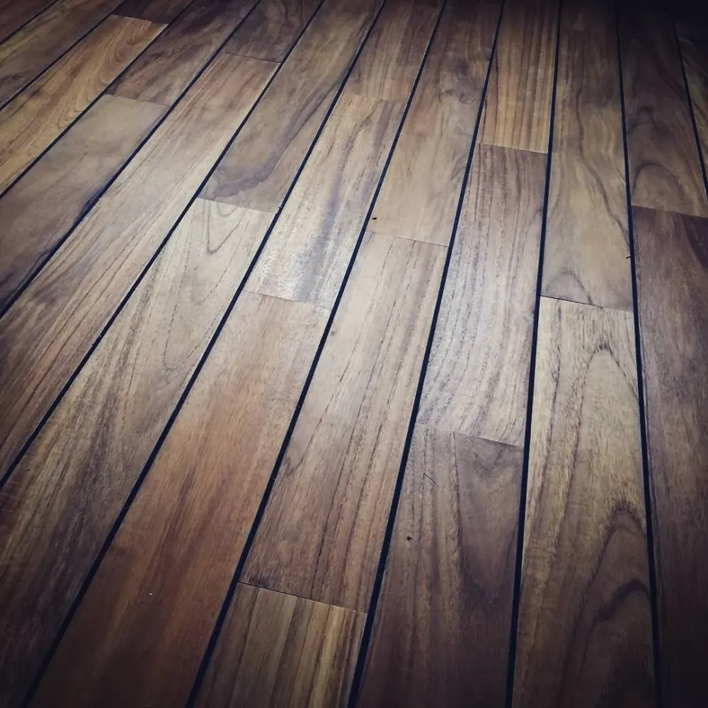 Pose de parquet près de Plougasnou